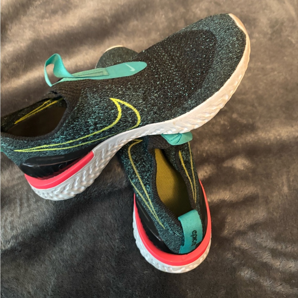Nike Youth Epic React Flyknit Black Green Sneakers
